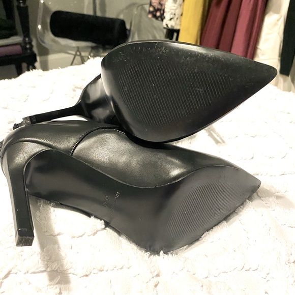 NINE WEST Black Lace Up Cut Out Heels - Picture 11 of 12